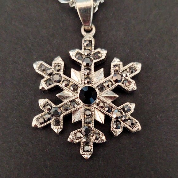 Silver snowflake with black and gray crystals pendant necklace - Picture 6 of 10